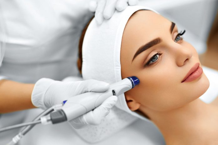 Microdermabrasion : What to Expect During Your First Treatment