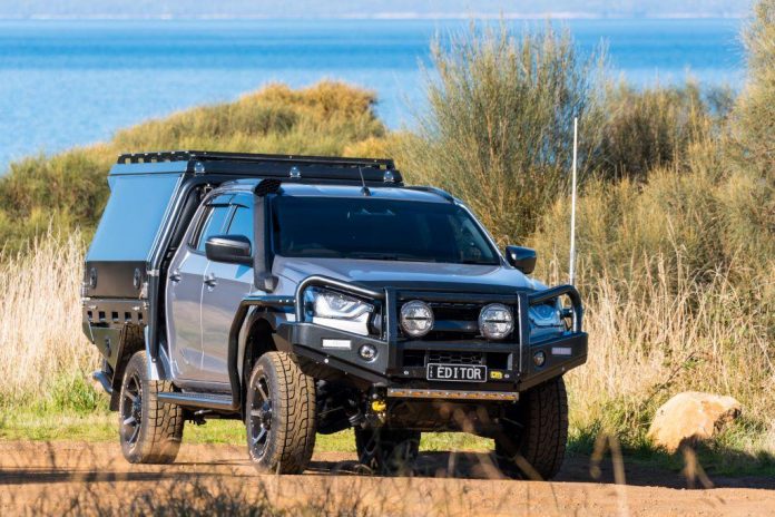 The Benefits of a UTE Canopy with Roof Racks